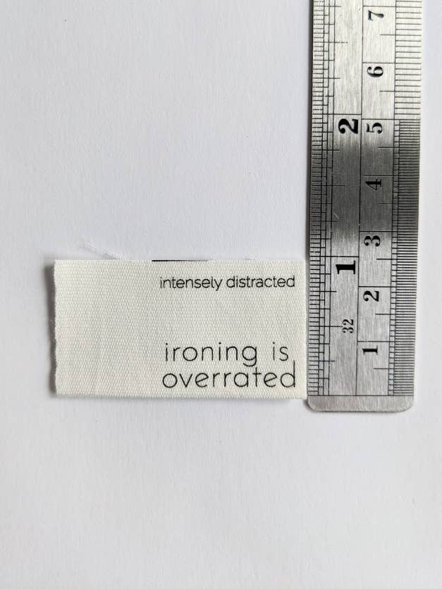 Sy-inn Merkelapper Bomull "Ironing Is Overrated"