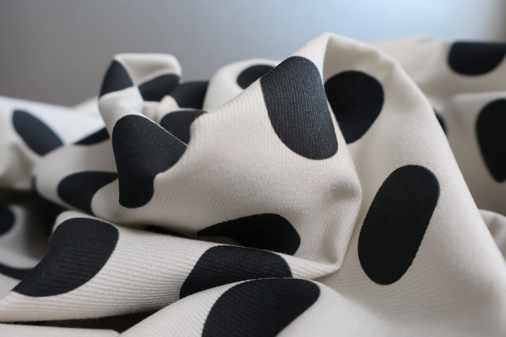 Polka Dot Denim Ivory med sorte prikker