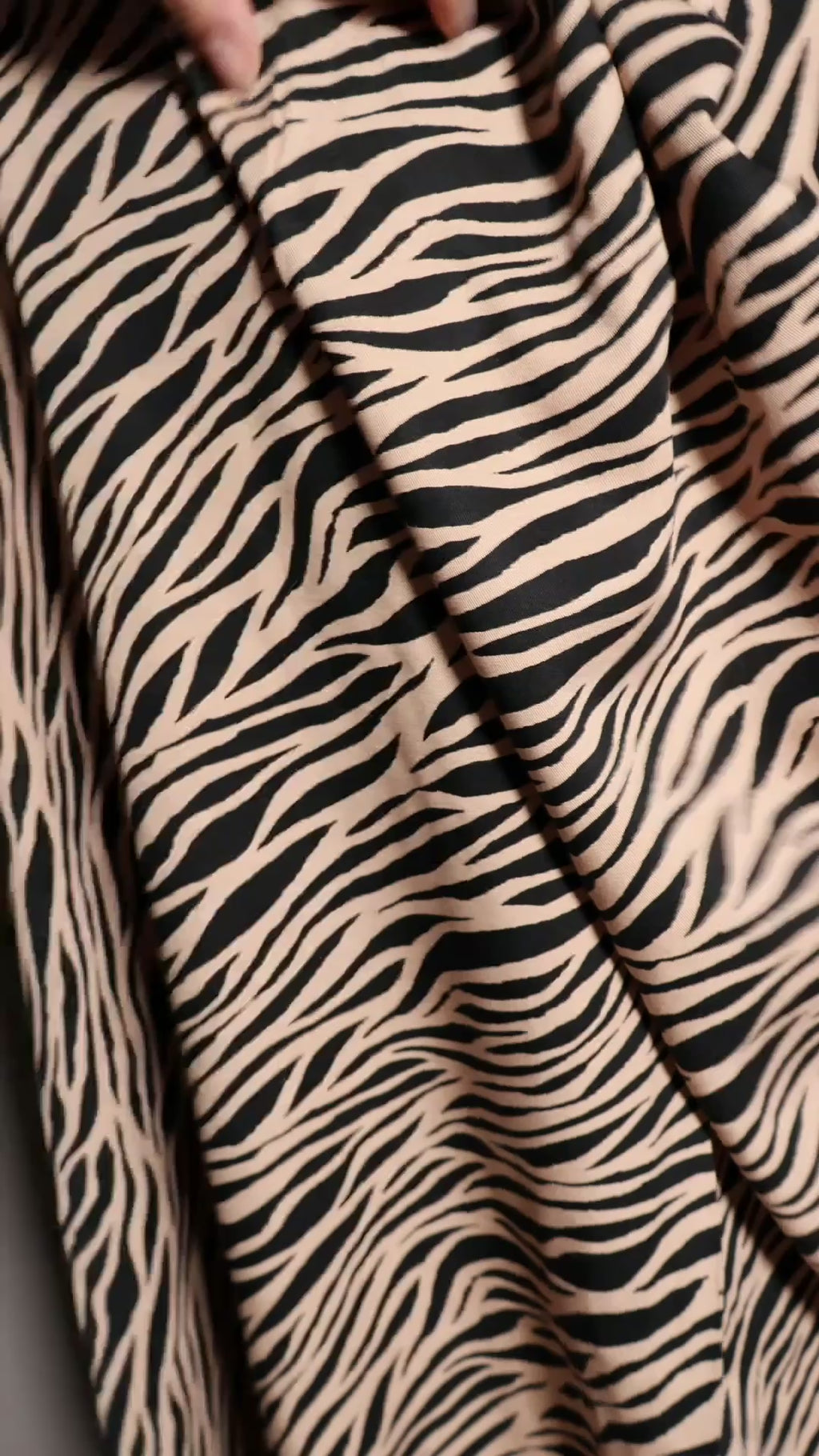 Zebra ECOVERO Viskose Twill i beige og sort